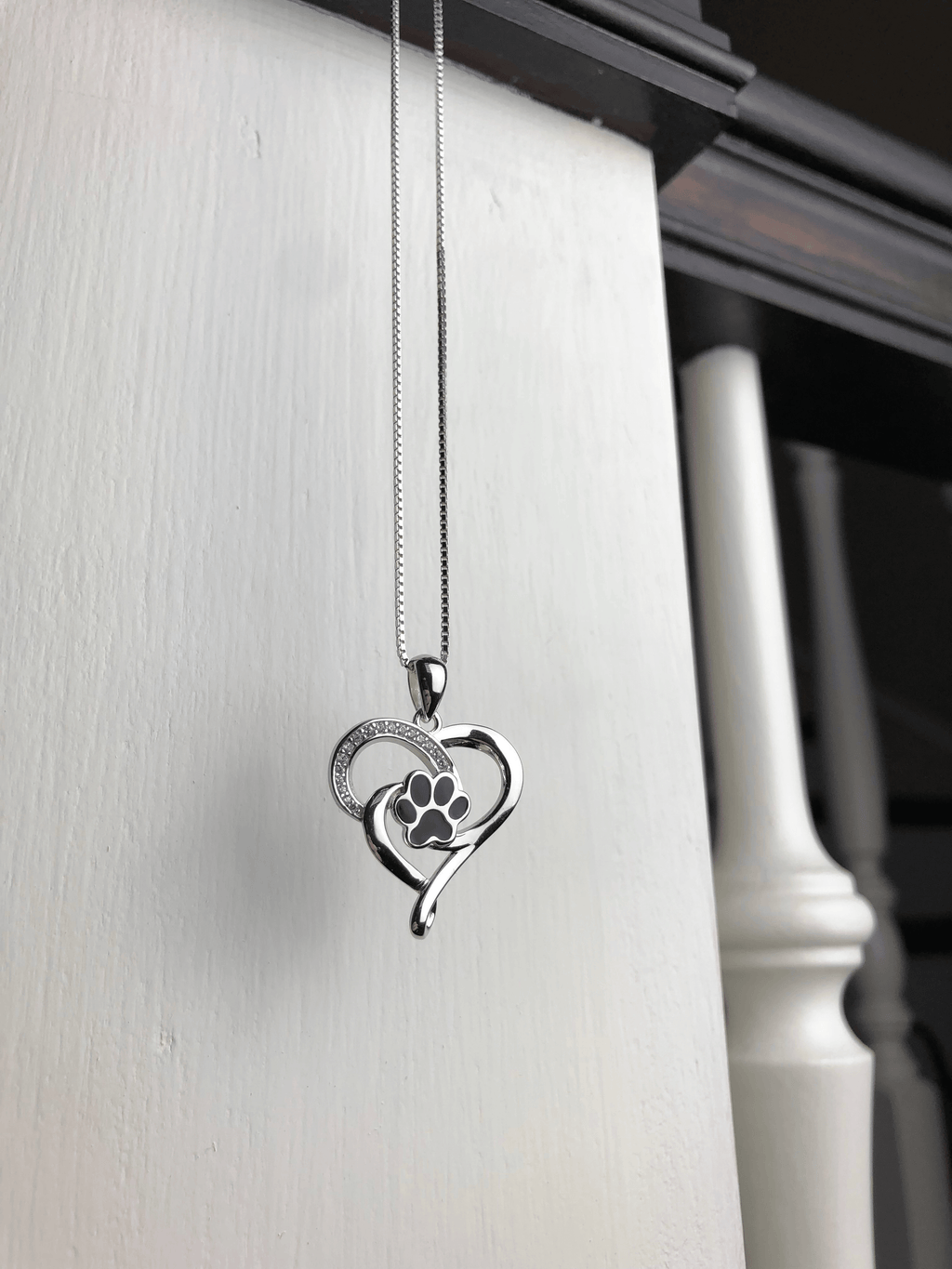 Collar Infinity en acero inoxidable con corazón y huella