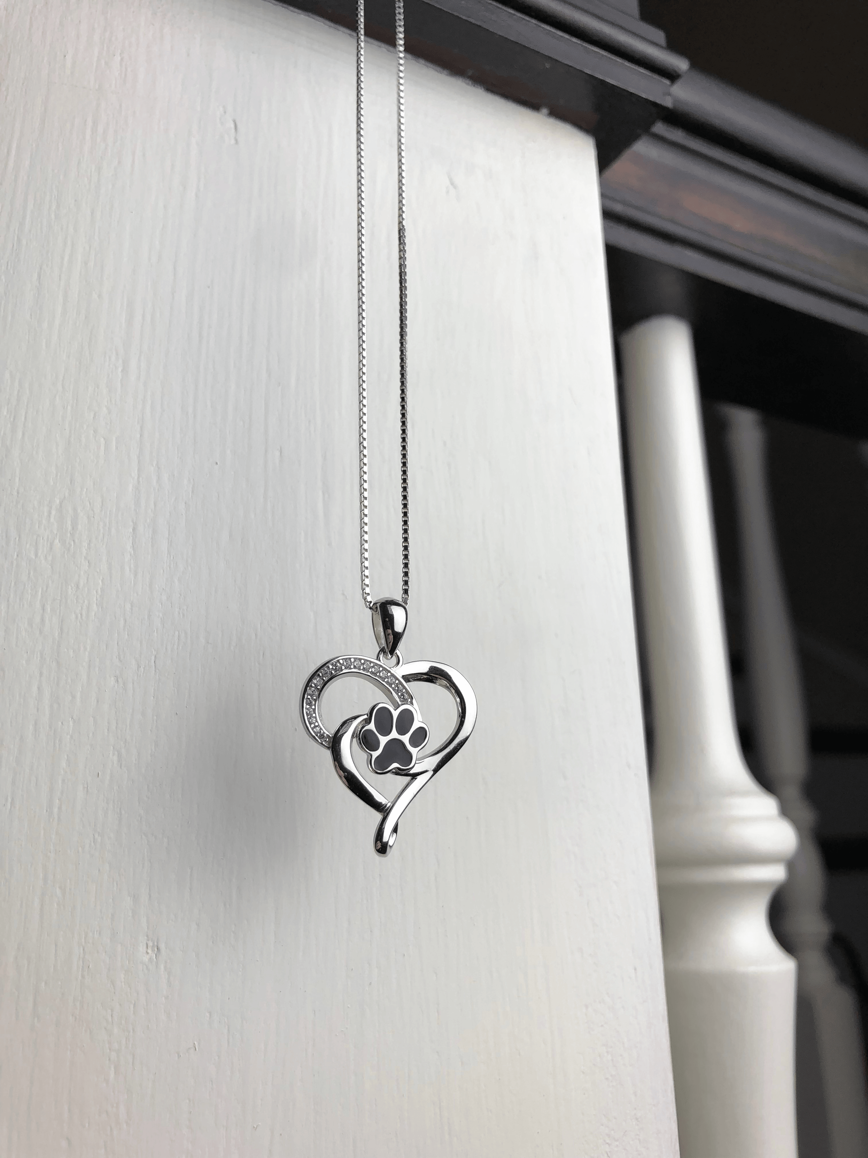 Collar Infinity en acero inoxidable con corazón y huella