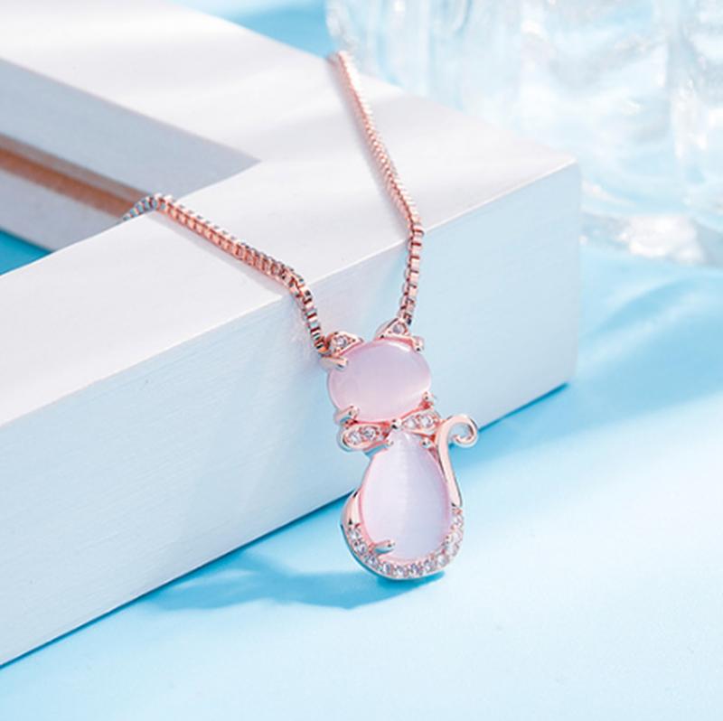 Collar con gatito adorable de piedra rosa con zircón
